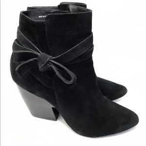 Pelle Moda 10 Black Suede Ankle Booties Bow Jax
